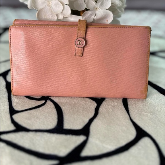 Authentic Chanel wallet in pink peach. - Picture 1 of 4
